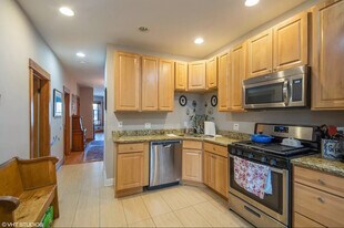 2509 W Diversey Ave, Unit 2 in Chicago, IL - Building Photo