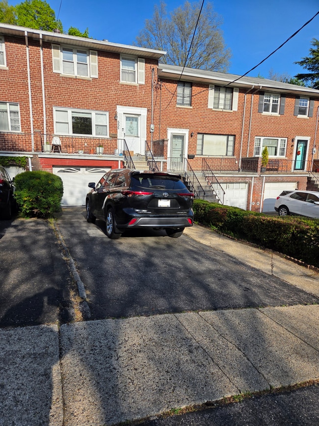 property at 552 Manor Ridge Rd