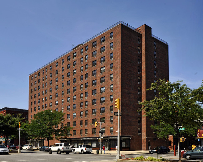 Ennis Francis Houses in New York, NY - Building Photo - Building Photo