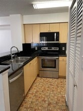 570 S Park Rd in Hollywood, FL - Building Photo - Building Photo