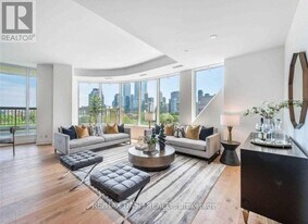 151 Avenue Rd in Toronto, ON - Building Photo