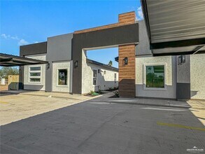 7 Buccaneer Dr in Hidalgo, TX - Building Photo - Building Photo