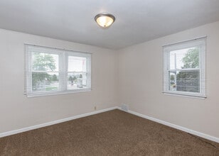 Downtown Townhomes in Bettendorf, IA - Building Photo - Building Photo