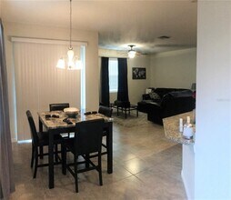 3804 Silverlake Way in Wesley Chapel, FL - Building Photo - Building Photo