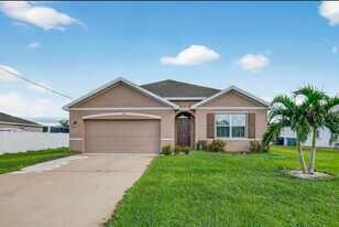 543 SW Whitmore Dr in Port St. Lucie, FL - Building Photo