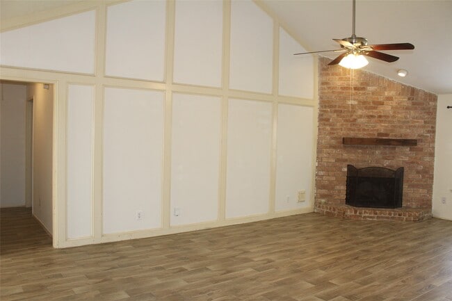 14343 Whitecross Dr in Houston, TX - Building Photo - Building Photo