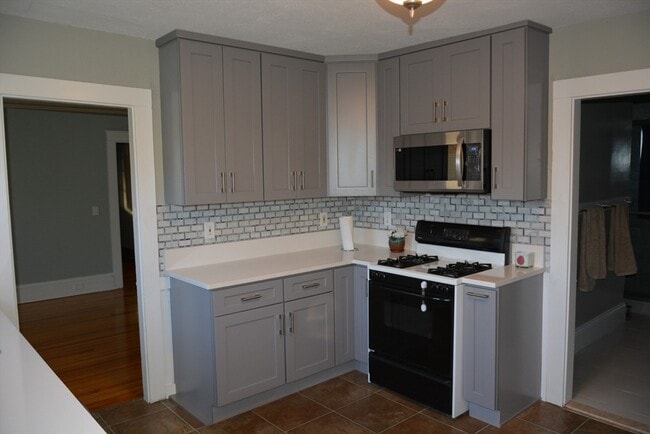 27 Emmons St in Milford, MA - Building Photo - Building Photo