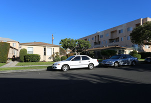 231-235 E Valencia Ave in Burbank, CA - Foto de edificio - Building Photo