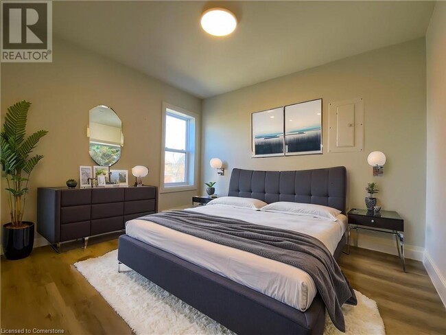 15 Greenaway Ave