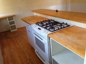 231 Los Aguajes Ave in Santa Barbara, CA - Building Photo - Building Photo