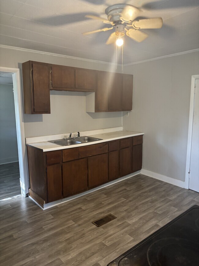 11984 Kenyon Ave in Buffalo, OH - Building Photo - Building Photo