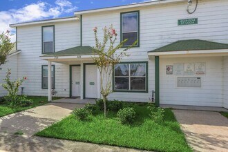 2107 Aruba Calle in Dickinson, TX - Building Photo - Building Photo