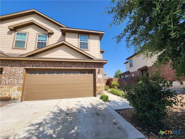 property at 565 Creekside Frst