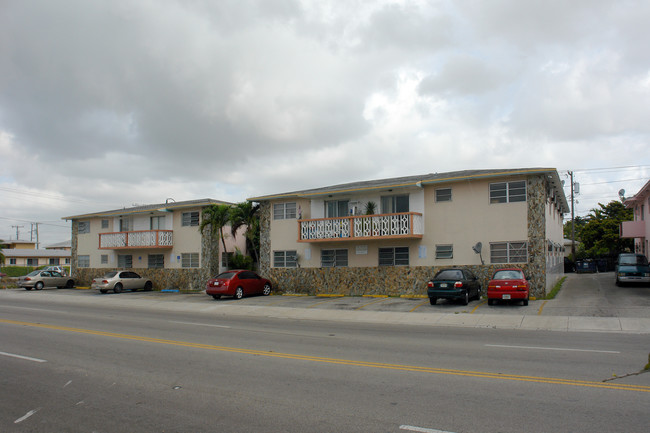 115 E 9th St in Hialeah, FL - Building Photo - Building Photo