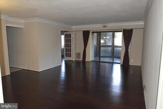 8360 Greensboro Dr in McLean, VA - Building Photo - Building Photo