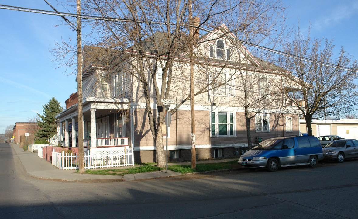 1302 W Boone Ave in Spokane, WA - Foto de edificio