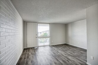 Mark at 87 Apartments in Mesa, AZ - Foto de edificio - Building Photo