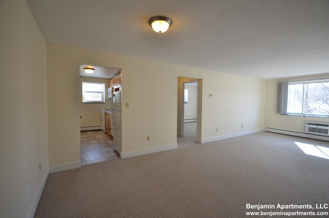 1 Brattle Dr, Unit 9 in Arlington, MA - Building Photo