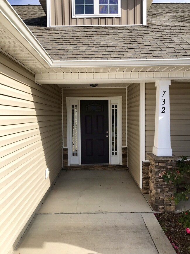 732 Radiant Dr in Jacksonville, NC - Building Photo - Building Photo