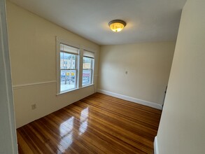 74 Prentiss St, Unit #1 in Watertown, MA - Building Photo - Building Photo