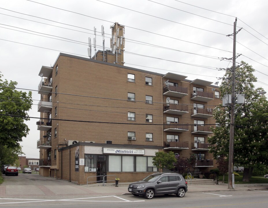 Streetsville Apartments in Mississauga, ON - Building Photo