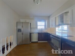 2116 E Sunvale Dr in Olathe, KS - Building Photo - Building Photo