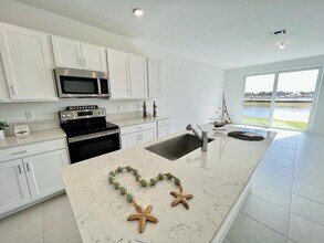 212 SE Woodbark St in Port St. Lucie, FL - Foto de edificio - Building Photo