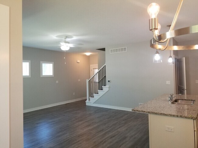 1036 66th St, Unit 1036.5 in Windsor Heights, IA - Building Photo - Building Photo