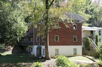 15 Burbank Dr NW in Atlanta, GA - Foto de edificio - Building Photo