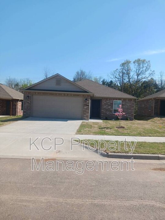 7904 Melody Ln in Fort Smith, AR - Foto de edificio