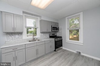 231 E Knight Ave in Collingswood, NJ - Building Photo - Building Photo