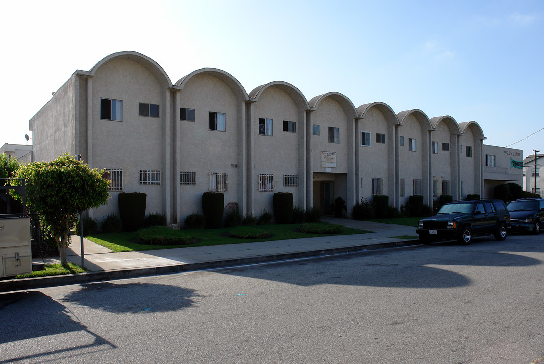 The San Remo in Hawthorne, CA - Building Photo