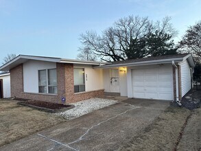1475 Hollywood Ln in Florissant, MO - Building Photo - Building Photo