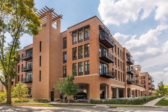 Beaumont Place Apartments in Whitefish Bay, WI - Foto de edificio - Building Photo