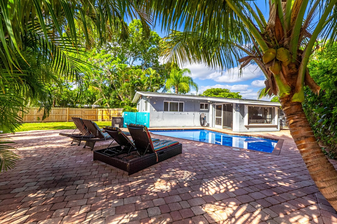 400 Pittsburgh Dr in Jupiter, FL - Building Photo