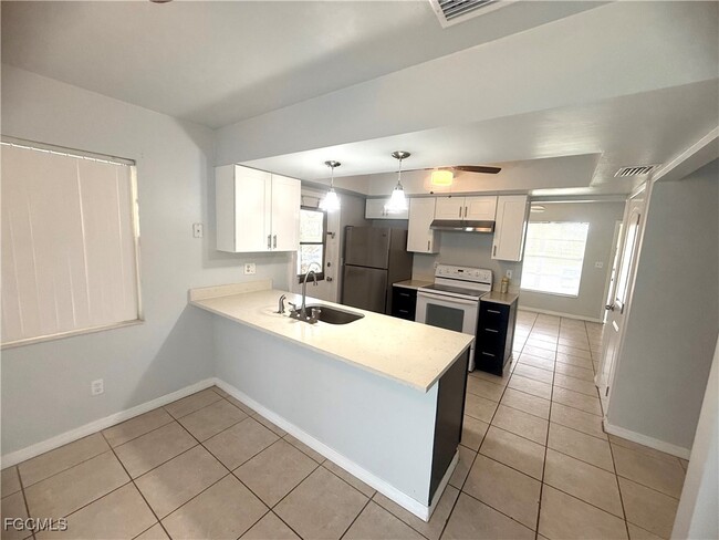 12 Parkwood Villas Ct in Lehigh Acres, FL - Building Photo - Building Photo