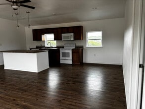 240 Country Club Rd in Whitney, TX - Building Photo - Building Photo