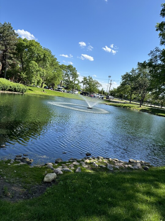 1026 Castilian Ct, Unit 106 in Glenview, IL - Foto de edificio