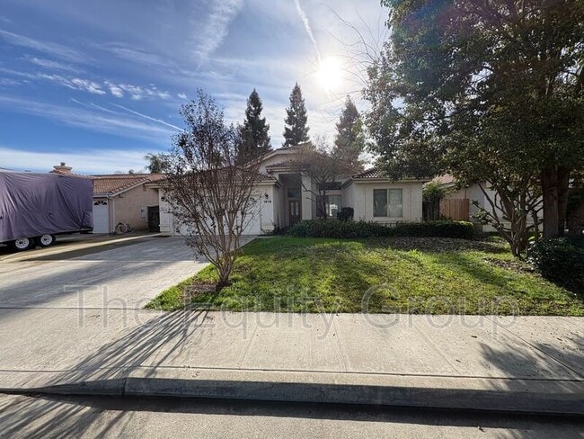 1619 E Parkview Ave in Visalia, CA - Building Photo - Building Photo