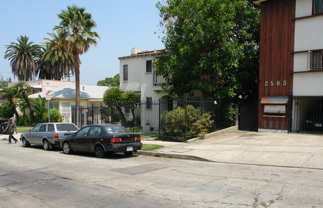 2507 W 4th St in Los Angeles, CA - Foto de edificio - Building Photo