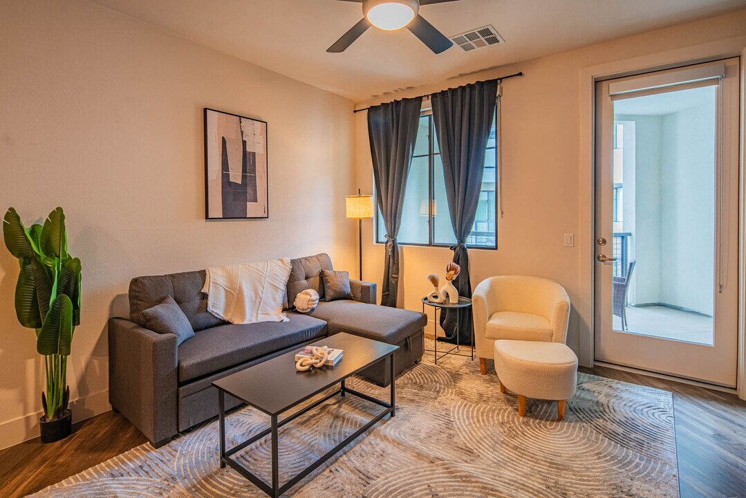 15501 N Dial Blvd in Scottsdale, AZ - Building Photo