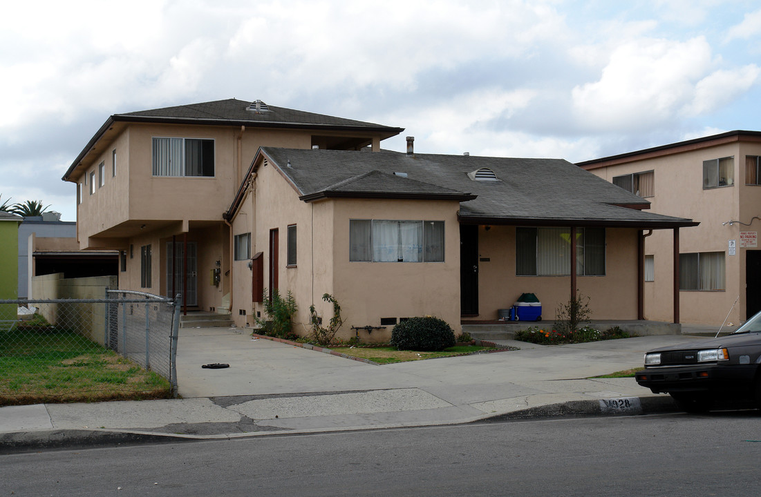 4928 W Lennox Blvd in Inglewood, CA - Building Photo