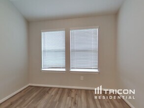 2311 E WInding Pines in Tomball, TX - Building Photo - Building Photo