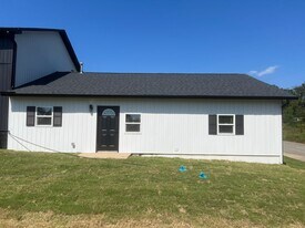 2162 Airport Rd in Hot Springs, AR - Building Photo