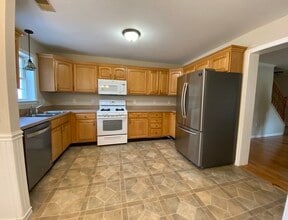 37 Glen Ave in Chelmsford, MA - Building Photo - Building Photo