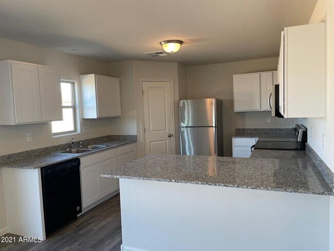 250 W Bobcat Ct in Casa Grande, AZ - Building Photo - Building Photo