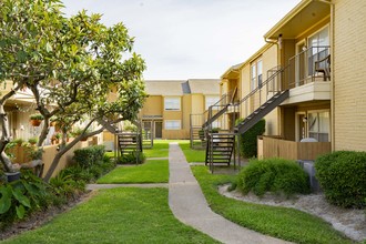 Spring Pine Apartments in Houston, TX - Building Photo - Building Photo