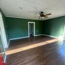 406 Henry Baker Rd in Zebulon, NC - Foto de edificio - Building Photo