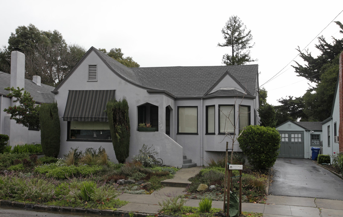 496-500 Upham St in Petaluma, CA - Building Photo