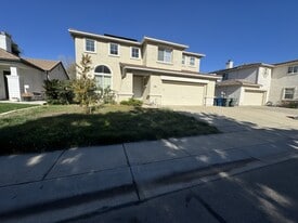 361 Royal River Dr in Yuba City, CA - Building Photo